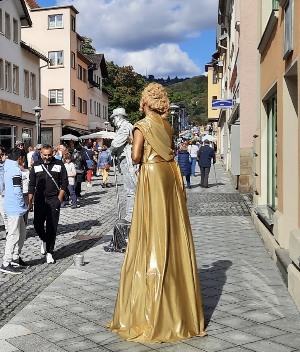 Goldene Statue