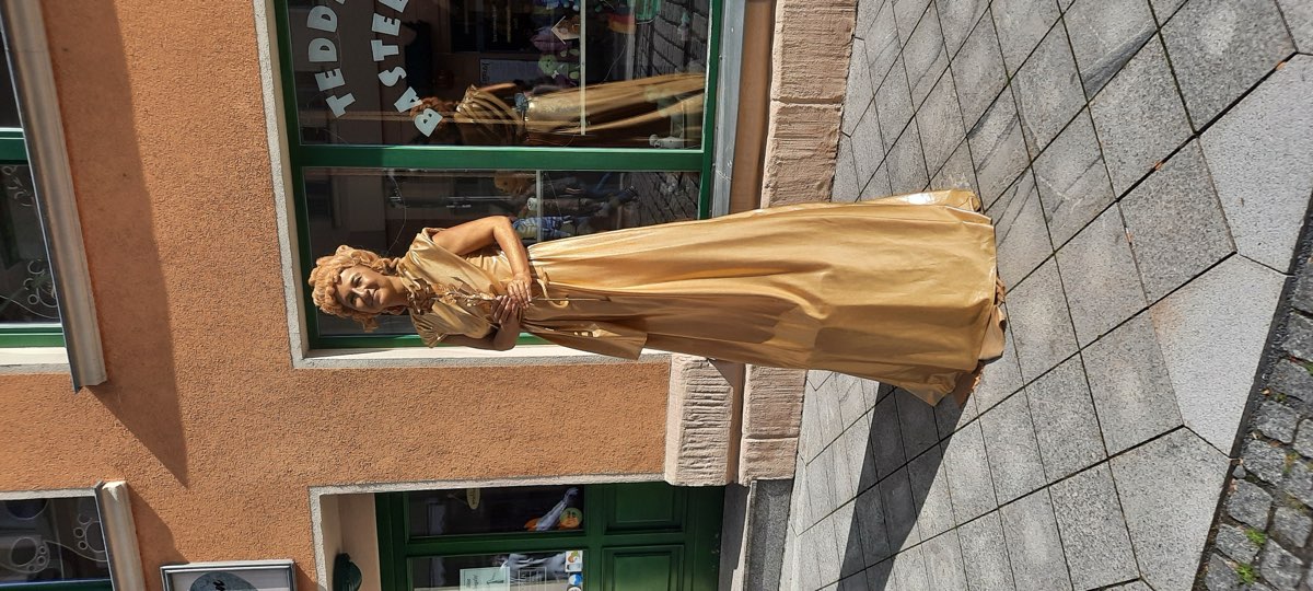Goldene Statue