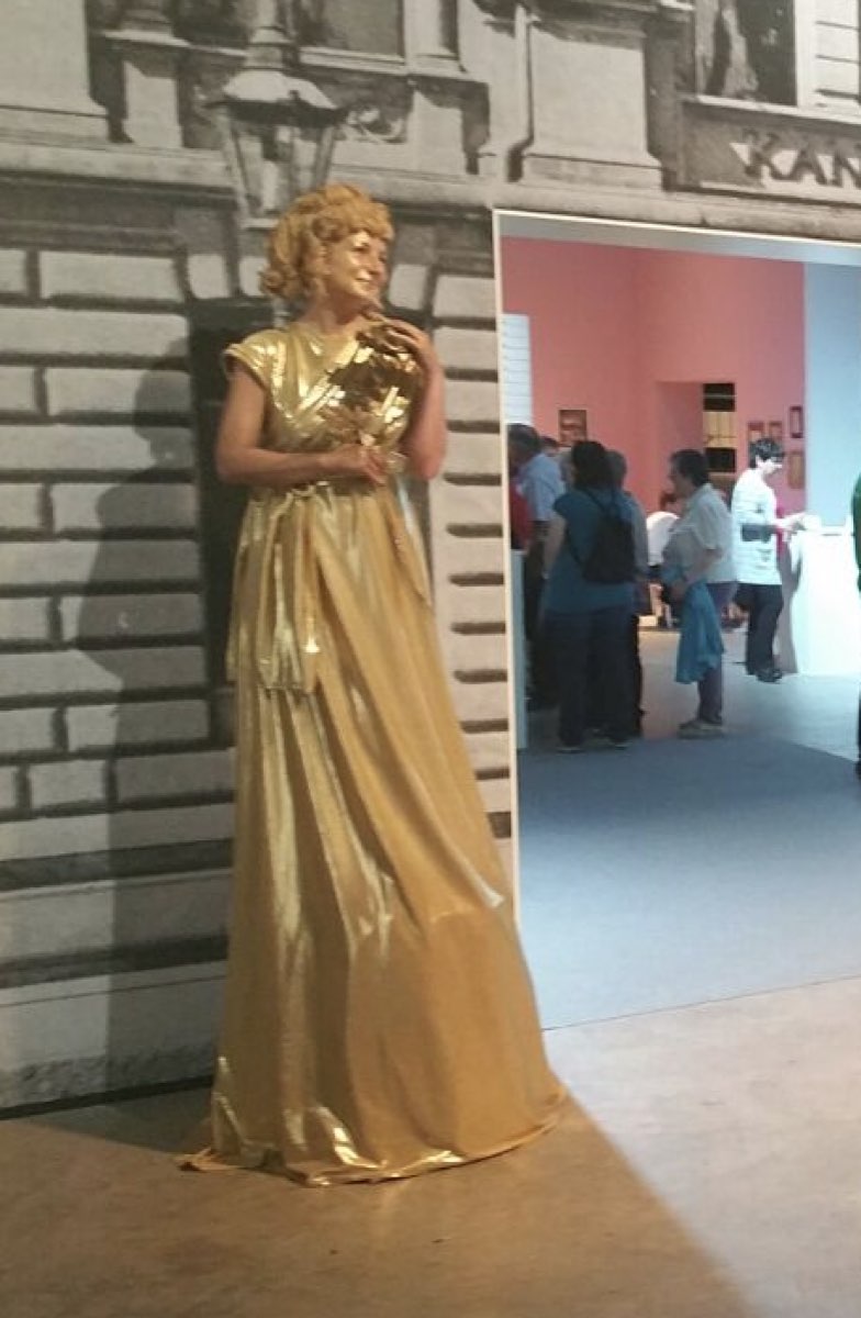 Goldene Statue