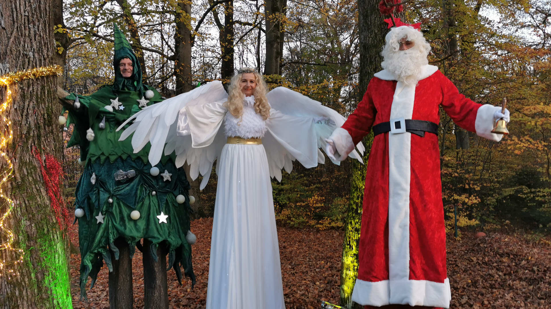 Weihnachtsstelzenfiguren