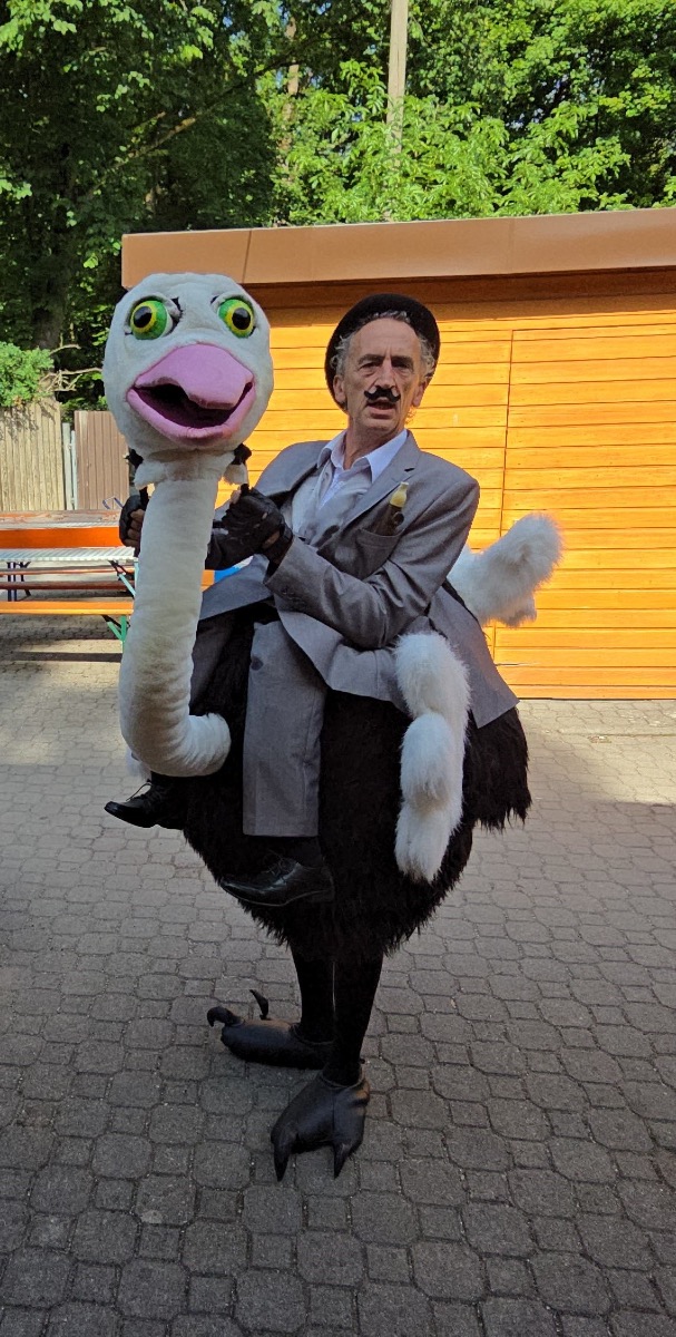 Straußendame Elisabeth