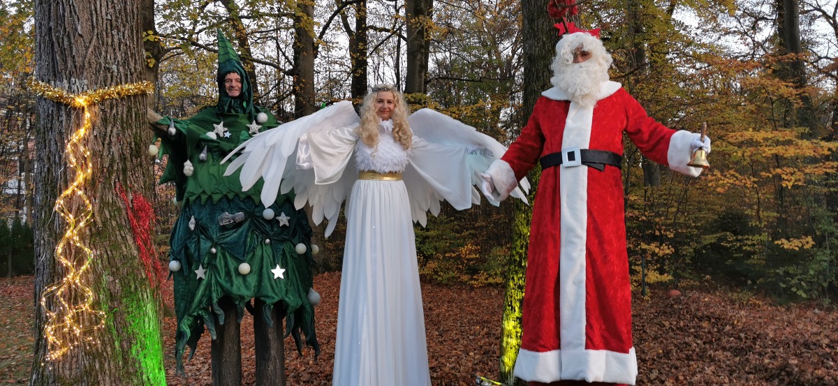 Weihnachtsstelzenfiguren