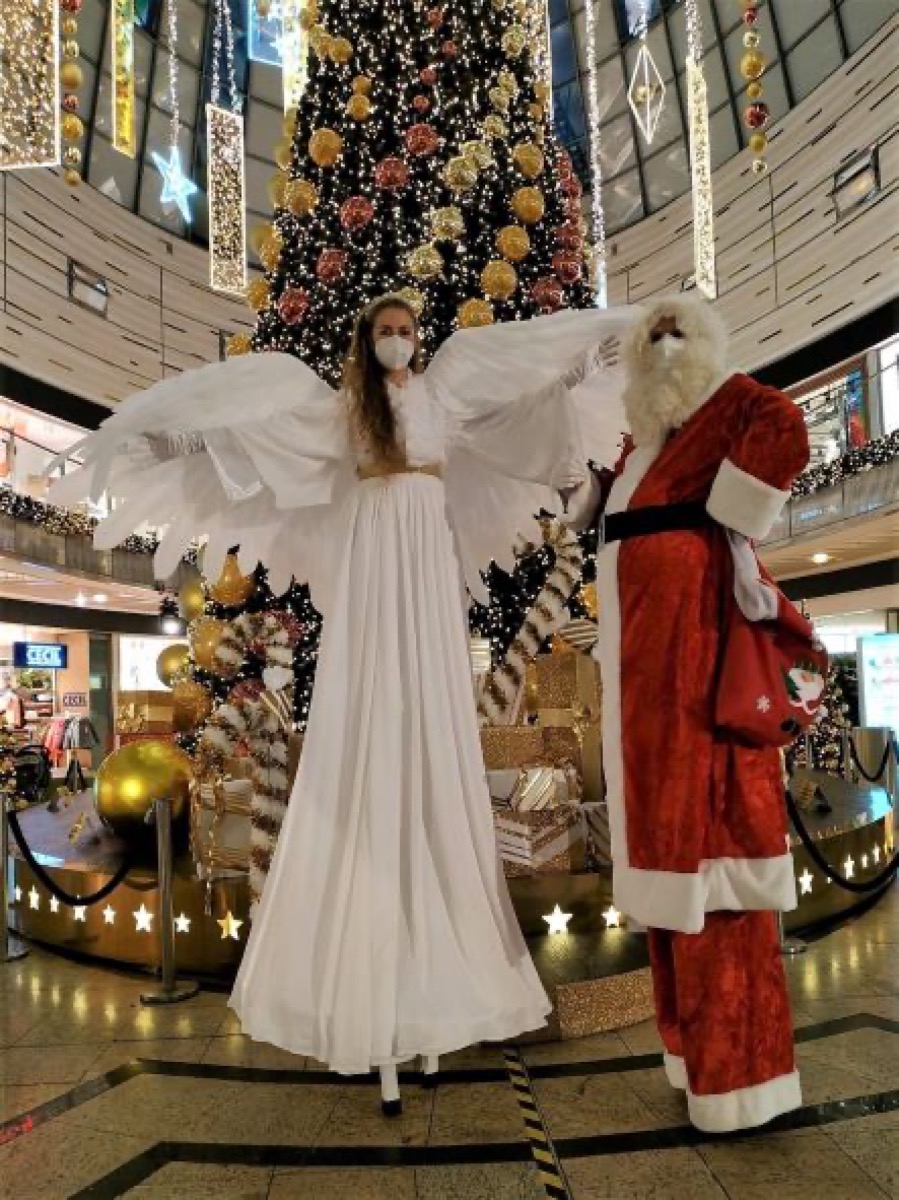 Weihnachtsstelzenfiguren