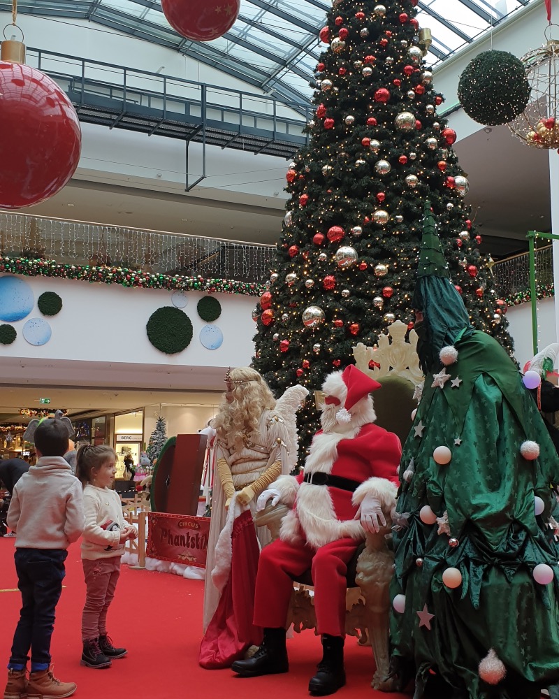 Weihnachtsstelzenfiguren