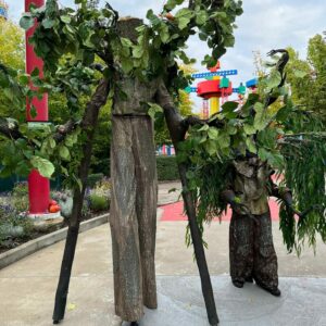 STELZENLÄUFER „LIVING TREES“                                                                                    -Entertainment für Nachhaltigkeit