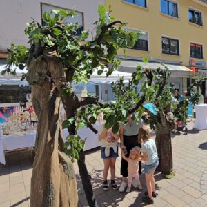 Stelzenläufer „Living Trees“ -Entertainment für Nachhaltigkeit