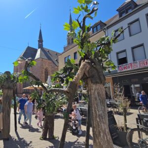 Stelzenläufer „Living Trees“ -Entertainment für Nachhaltigkeit